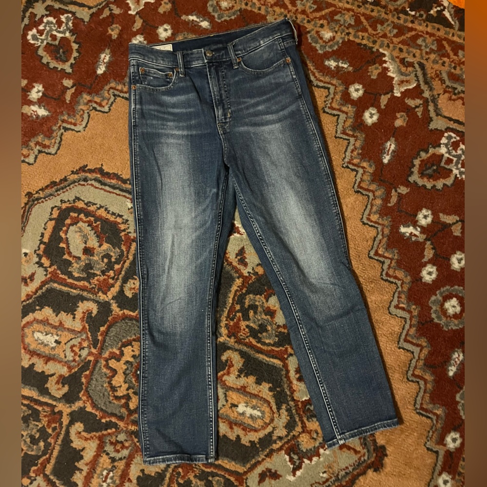 Gap women’s high rise cigarette Jean Size 29 8R